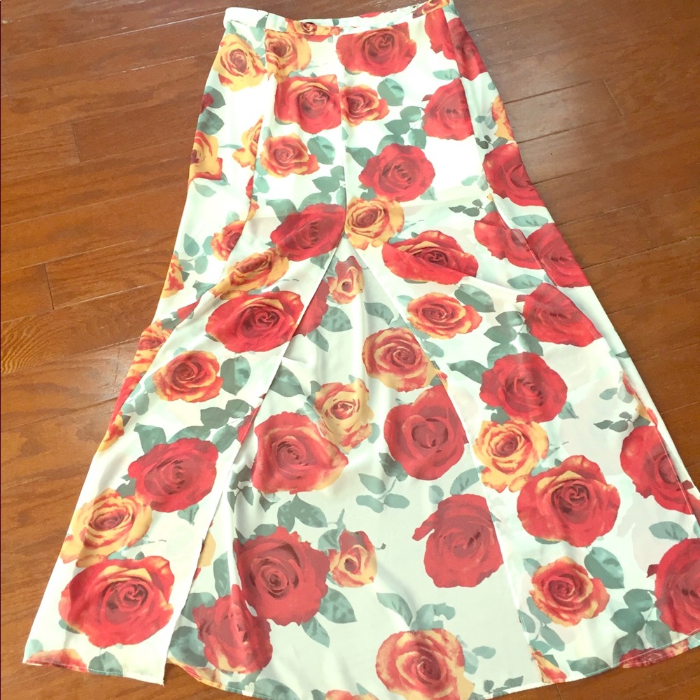 Flower skirt. Forever 21. Size large